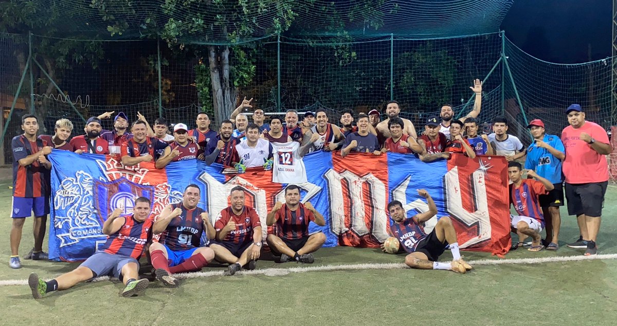 Arrancamos el año futbolístico de la mejor manera, Amplias victorias frente a los hermanos de Comando Ñemby y bueno,todo sigue igual, que pase el siguiente. Ya pasaron a formar parte de la lista de HIJOS NUESTROS🔵🔴😌🤭AGUANTE COMANDO! PD: los viejos y gordos seguimos vigentes😉