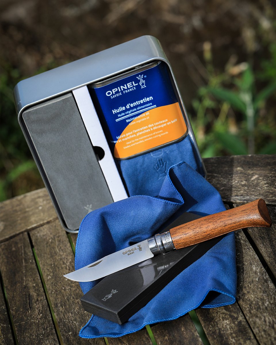 Opinel's tweet image. Pour rendre encore plus durables nos couteaux, nous avons pensé ce kit pour vous permettre d&apos;en prendre le plus grand soin !
opinel.com/accessoires/af… 

(c) Thierry Vallier
#opinel #opinelknife #frenchknife #frenchalps #instaknife #opineladdict #entretien #durable #preserver