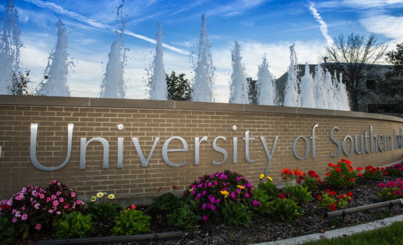 AASCU's tweet image. Read how @USIedu is fortifying a workforce for the future with its Pathways to College initiative aimed at increasing college going and graduation rates. #PromisingPractice  aascutellingourstory.org/promising-prac…