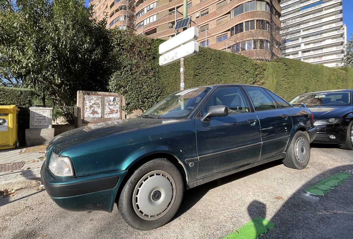 flaneurUK's tweet photo. Some more #streetspots from Spain… Audi 80 https://t.co/NdZ6gpBZJE