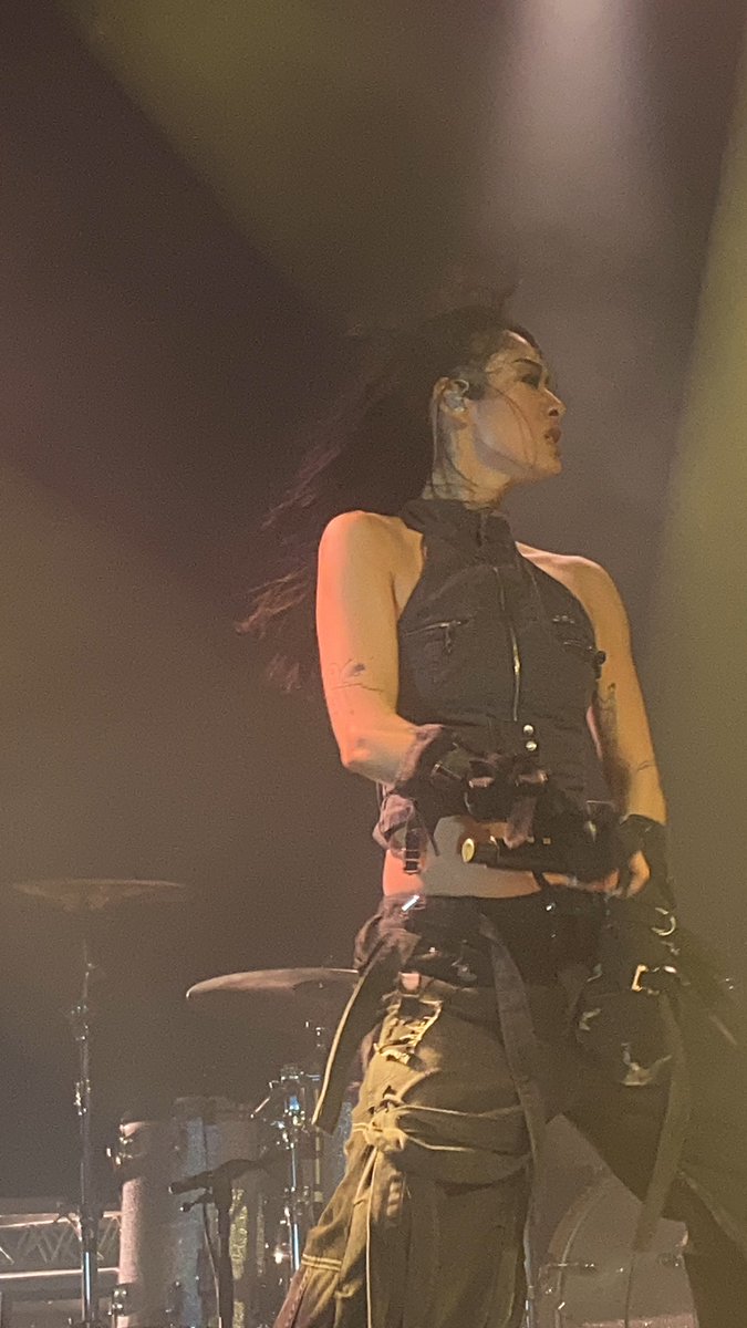 hallowedwaters's tweet photo. Ft @rinasawayama looking at anywhere but me #HoldTheGirl World Tour Sydney 

FLASH WARNING FOR VIDEO https://t.co/9U2BODARaq