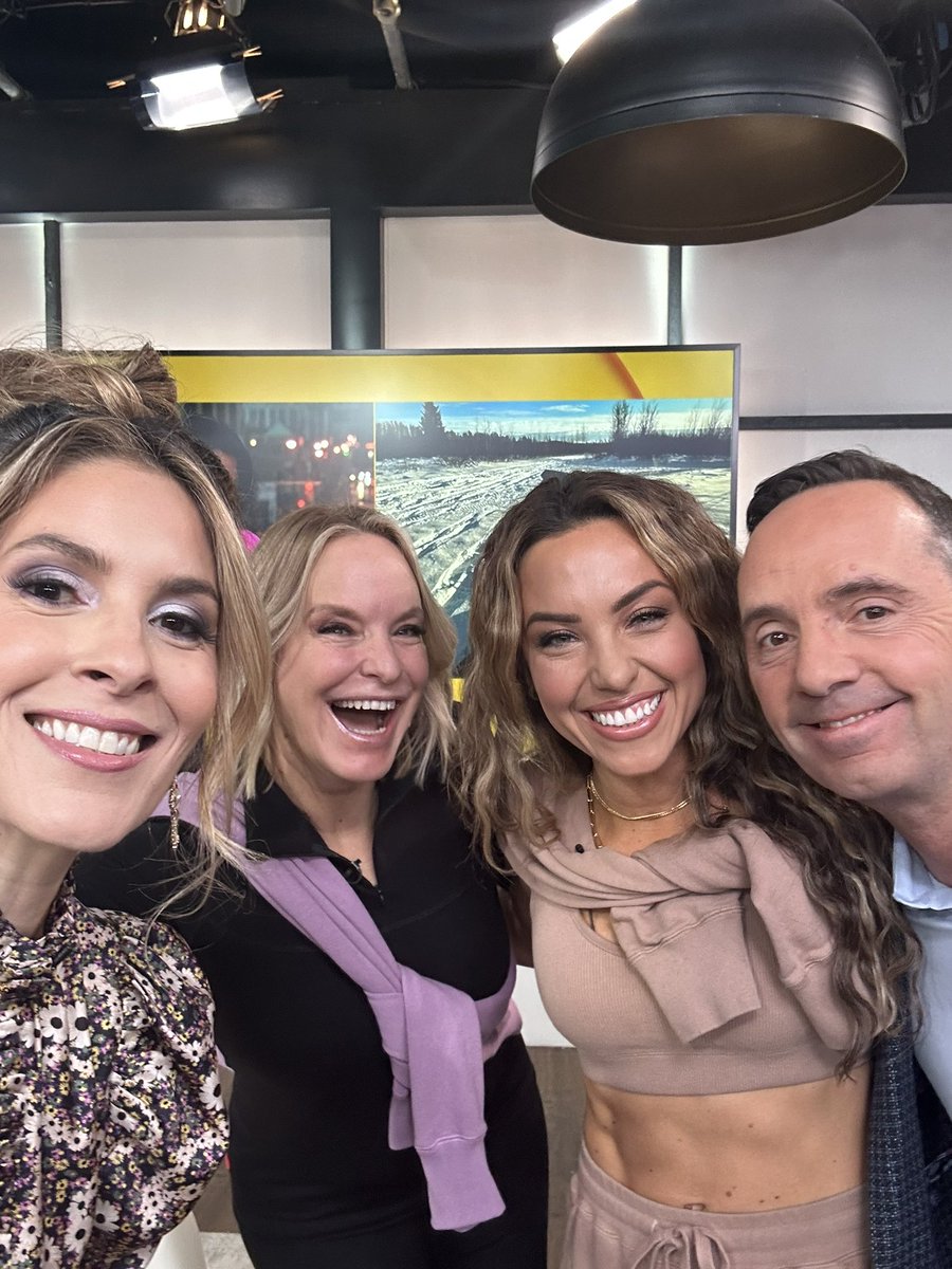 DinaPugliese's tweet photo. Reunited and it feels go goooood! @nicoleservinis @prelovedfashion @FrankFerragine @breakfasttv ! #FamForLife π https://t.co/3du6HXVeh1