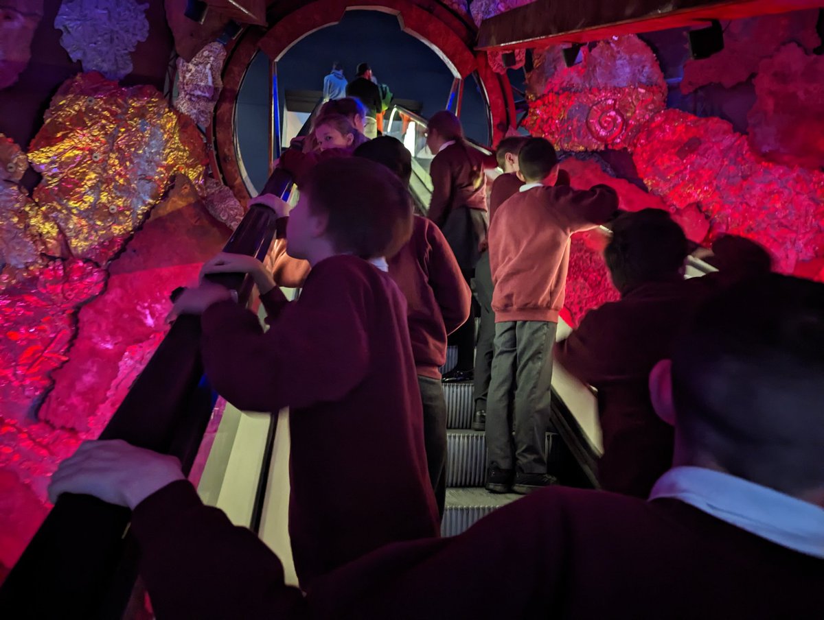 The <a href="/NHM_London/">Natural History Museum</a> was brilliant! The children loved it. <a href="/BelmontGrantham/">Belmont CP School</a> #teambelmont