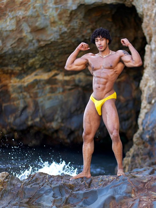 It&rsquo;s giving cinnamon banana nut🍌🥜🤪 https://t.co/8ZG5fqpl0q https://t.co/5CdqiiGpHk