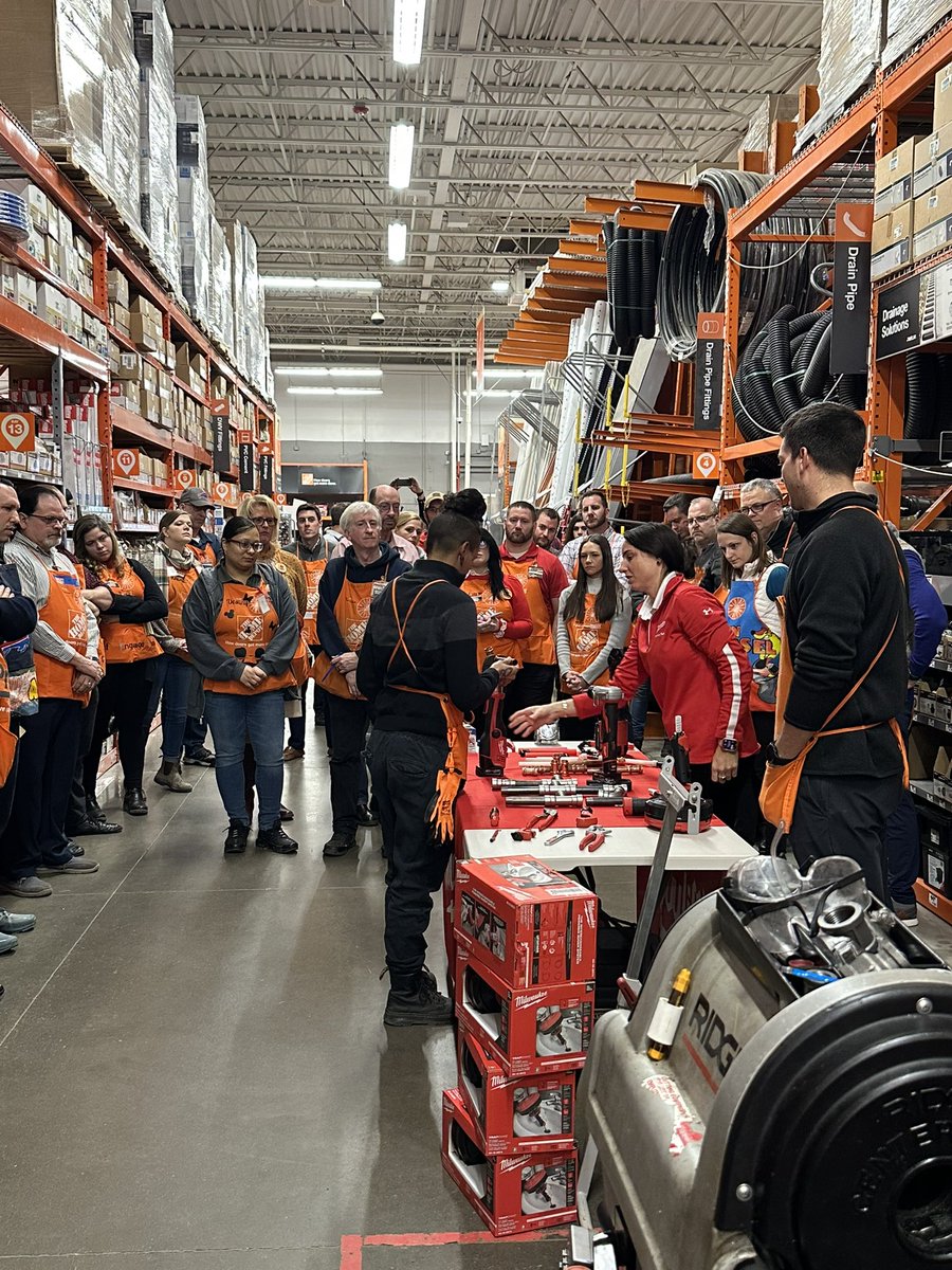 Great D26 Merchant Walk at 1287 Niagara Falls yesterday! Thank you for all the knowledge and insight into winning 2023!! Here’s our associate Korin crimping some pipe with a touch of a button…no big deal.