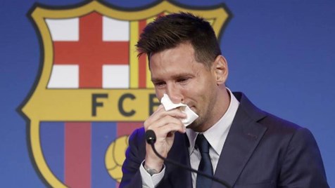 CabineSport's tweet photo. Reveladas escutas de ex dirigentes
do Barcelona a arrasar Messi

"Clube deu-lhe tudo e ele dedicou-se a fazer uma ditadura de contratações"

"Quando as coisas estão mal (pandemia) recebes o mítico WhatsApp a dizer presi, baixa o salário a todos, mas em mim e no Suárez não toques" https://t.co/JF0XeuOts2
