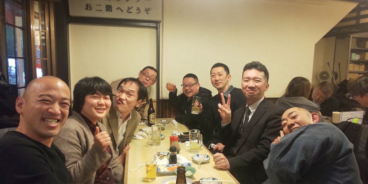 上野のガード下で前座仲間の新年会

#瀧川鯉橋 #笑福亭里光 #雷門小助六 #春風亭小町 #春風亭柏枝 #三笑亭夢丸 #三笑亭可風 #昔昔亭桃之助