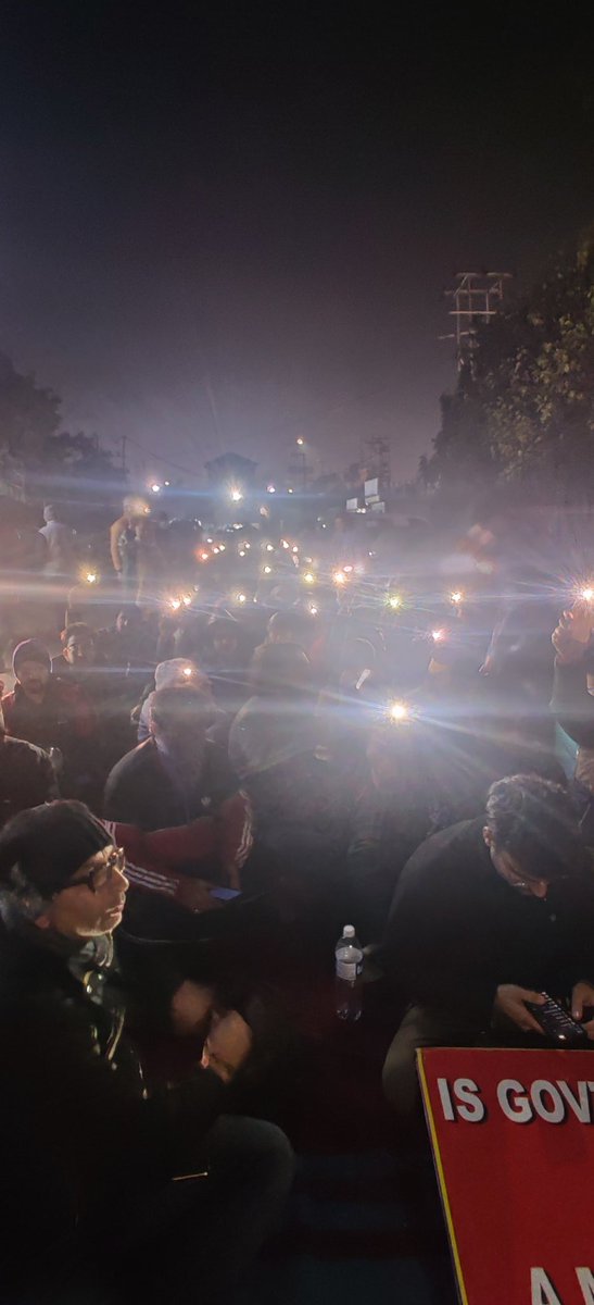 AMEAK_Displaced's tweet photo. We demand Sh. @akshaylabroo to visit Press Club #Jammu as the protesting #KashmiriPandit employees (PM Package) are sitting on protest for an indefinite period. We demand written assurance for LG meeting.We condemn today's meeting held at Raj Bhavan,they don't represent employees https://t.co/rWq9DzAeO0