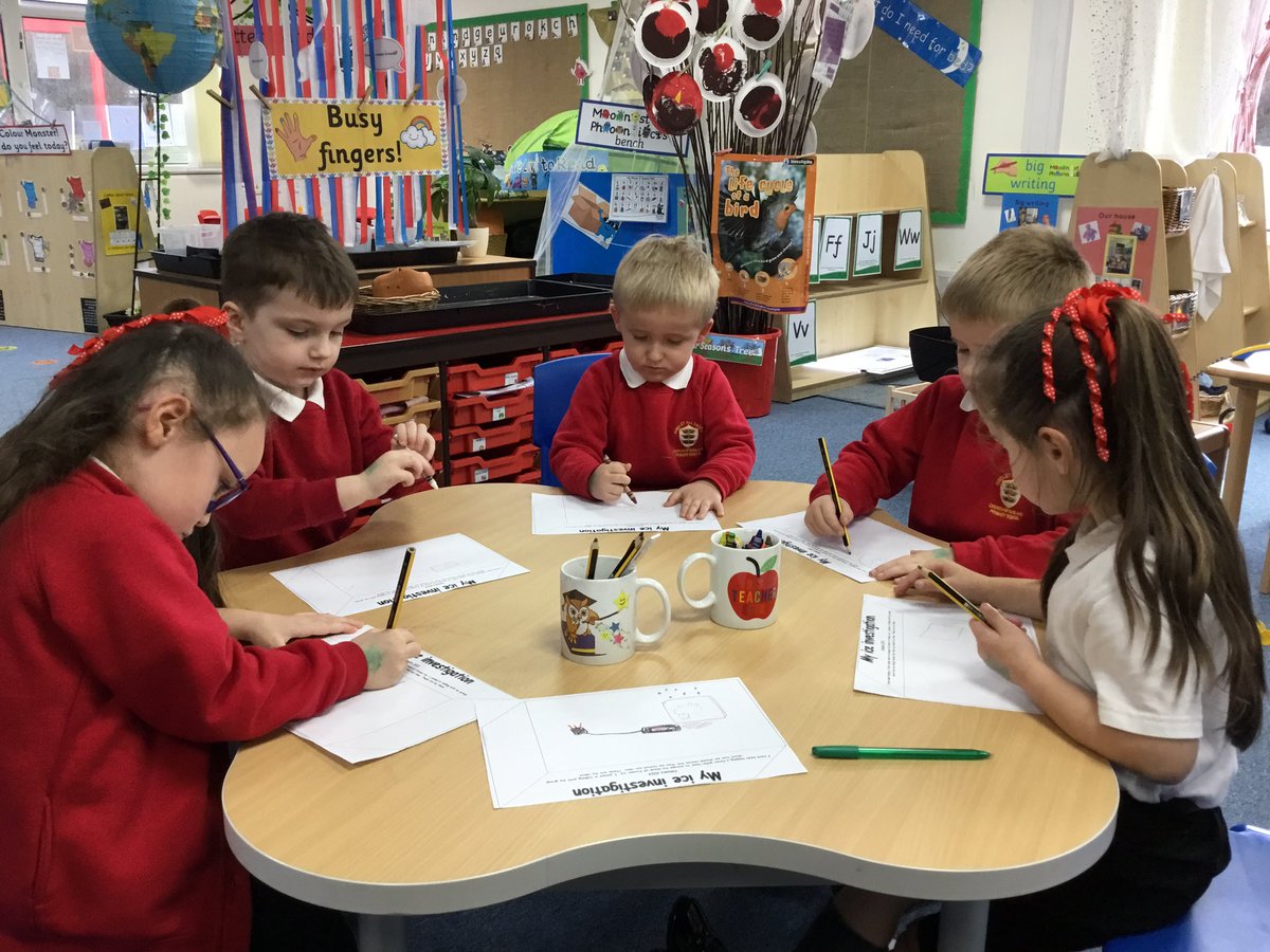 @HasReception Excellent Elephant group are writing about being a #SuperScientist when we’ve rescued Peter polar bear 🐻‍❄️ 🧊