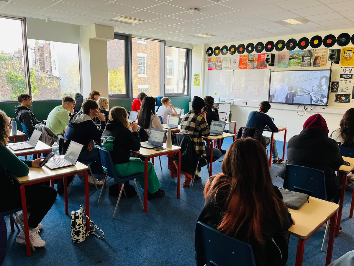 LIPASixthFormCo's tweet photo. Did you know what as part of our course we also study the business side of the music industry and what it means to be a professional musician? We also regularly have guest speakers in for this part of the course, from different record labels and PRS etc.
#MusicTakeover #LSFCMusic https://t.co/0gB7elVoQ0