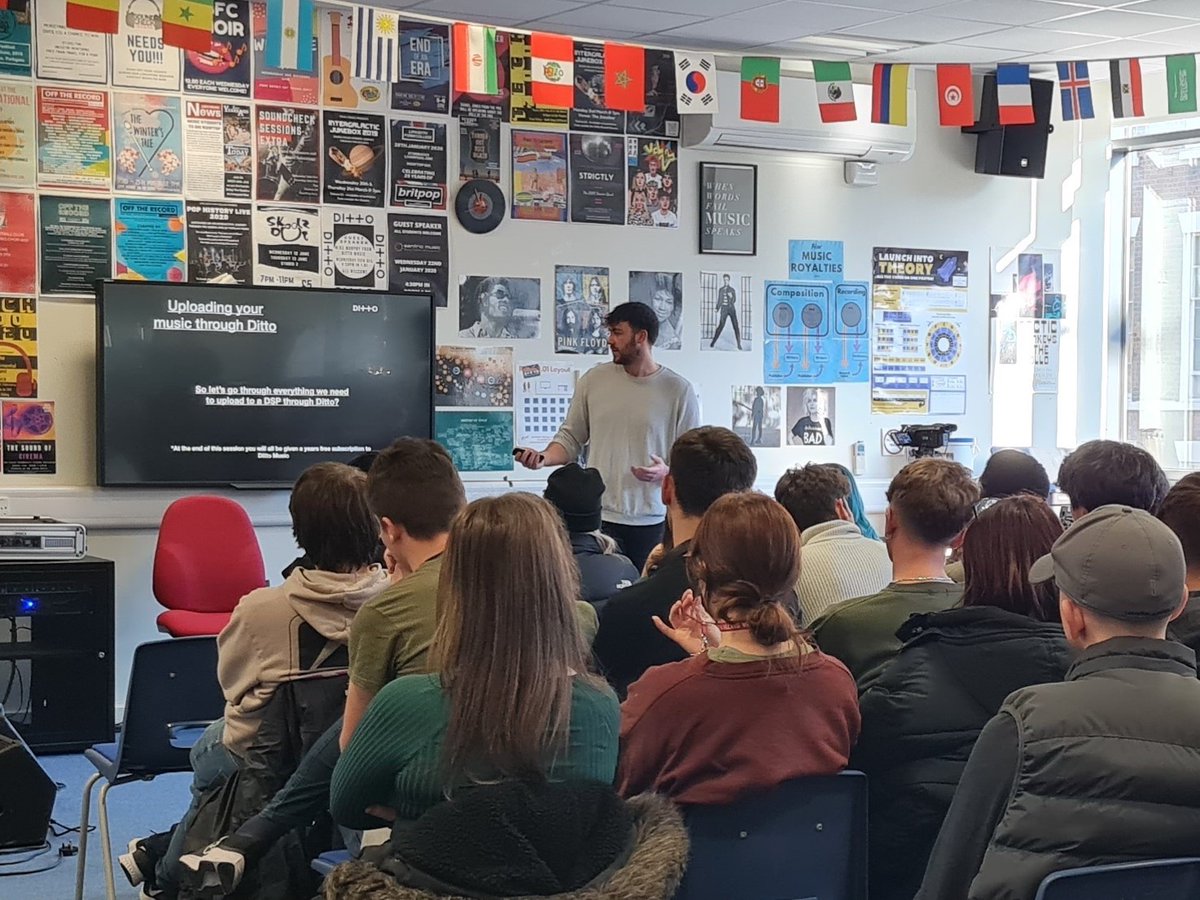 LIPASixthFormCo's tweet photo. Did you know what as part of our course we also study the business side of the music industry and what it means to be a professional musician? We also regularly have guest speakers in for this part of the course, from different record labels and PRS etc.
#MusicTakeover #LSFCMusic https://t.co/0gB7elVoQ0