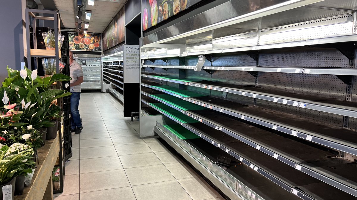 At Woolworths Plattekloof this afternoon. The generator failed during the 4,5hr #Loadshedding window today resulting in millions of Rands of food going to waste. Financial cost aside, the environmental and moral cost of food wastage is shocking. #stage6 #eskom