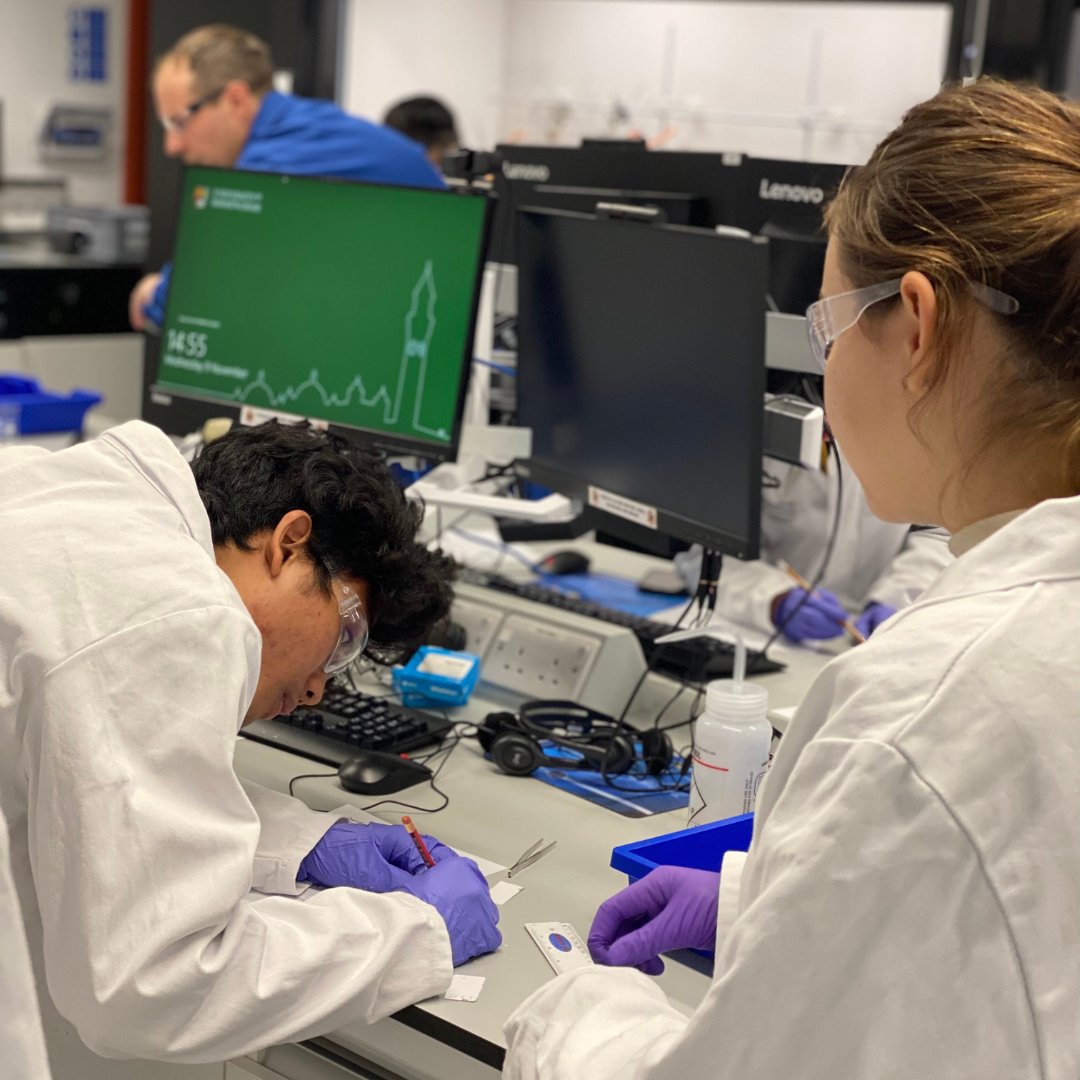 Kings_Education's tweet photo. Students from @Kings_Oxford  recently visited the Science department at @unibirmingham! 🧪

"This day helped me remove some doubts I had regarding my career and made me feel more confident in making important choices about my future."

#birminghamuniversity #sciencestudents https://t.co/z0YU6cVHRw