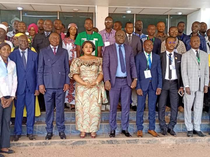StephaniedePar2's tweet photo. Ouverture ce jeudi, au siège de la #CEMAC à Bangui, de la semaine de la jeunesse en prélude à la commémoration de la journée des #Martyrs célébrée chaque 18 Janvier. Les jeunes centrafricains se réunissent durant une semaine pour débattre des questions de l'heure. https://t.co/Opwn3Muu6A