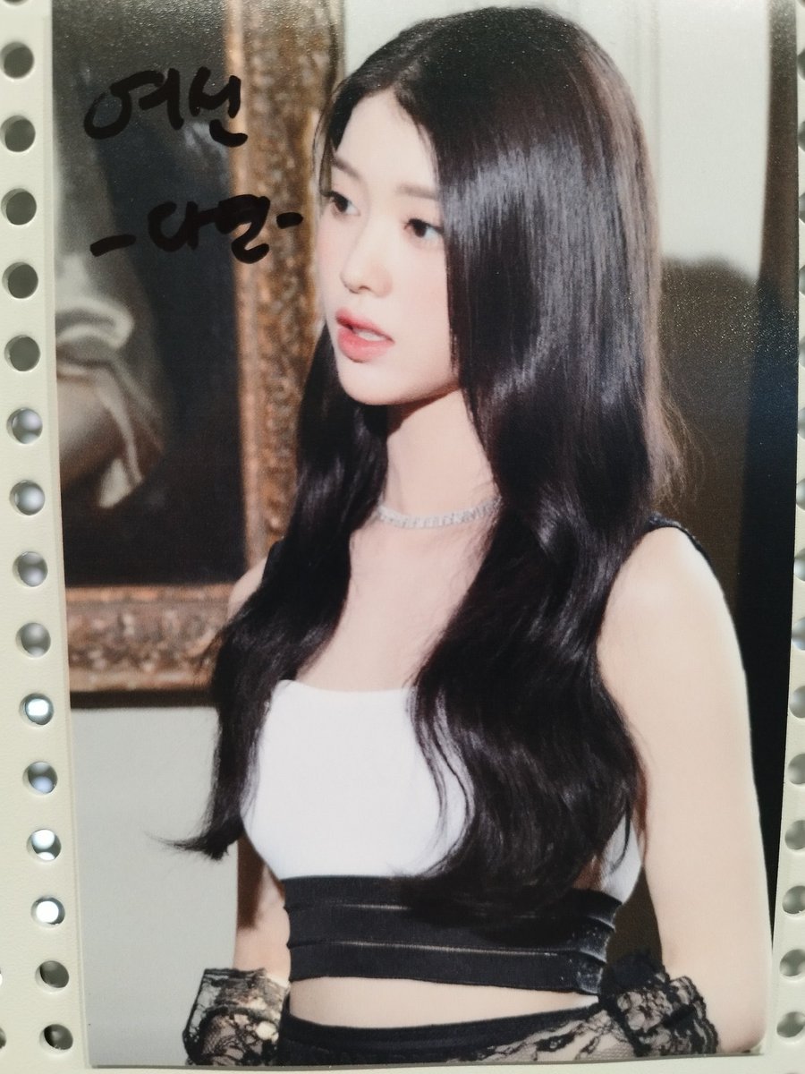xynfeed's tweet photo. “여신 (a goddess)“ — written by dayeon. https://t.co/UtGkqB1g6Y