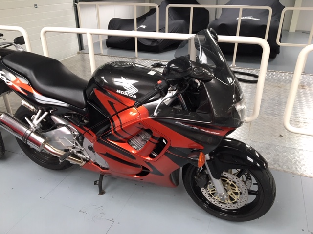 BestCarStorage's tweet image. Best Car Storage is pretty much unrivalled when it comes to a secure storage space for cars and motorbikes. If you need to store your #motorbike or vehicle then get in touch #carstorage #shorttermcarstorage #motorbikestorage