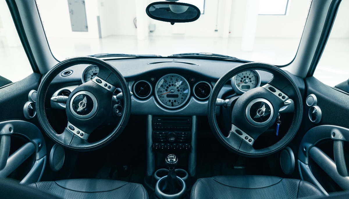 MINIUK's tweet photo. The Italian Job's 2003 showstopper 🇮🇹.
Did you know in the modern remake, MINIs had to be modified according to what was required for a shot, such as an addition of a second steering wheel?
Discover the star of the show: https://t.co/eTOV68lVXP
#ItalianJob #MINI #MINIOneOff https://t.co/DbbjLVaRSb