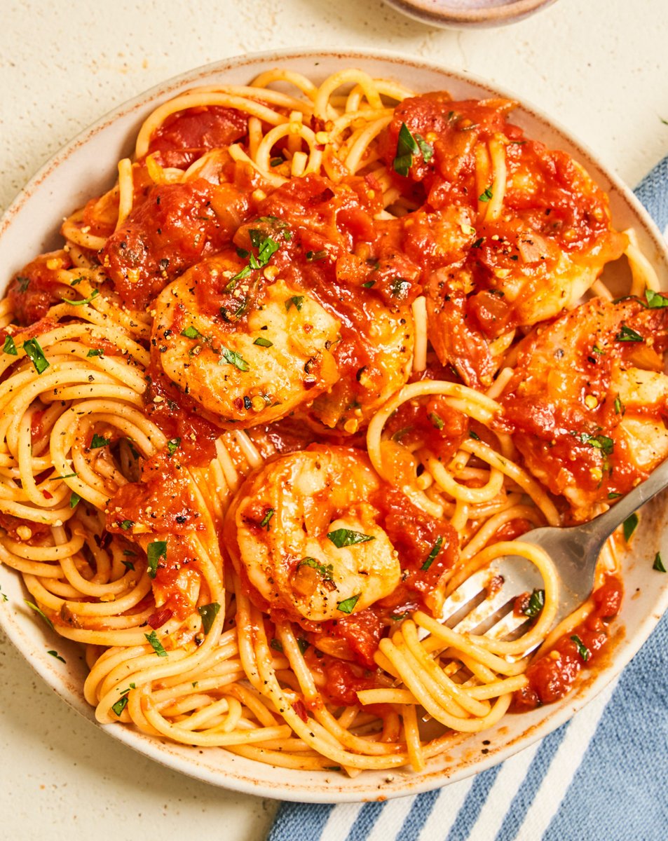 thekitchn's tweet photo. This spicy fra diavolo will ruin jarred sauces for you: https://t.co/BWTBAiHr79 https://t.co/oSagWC4aYM