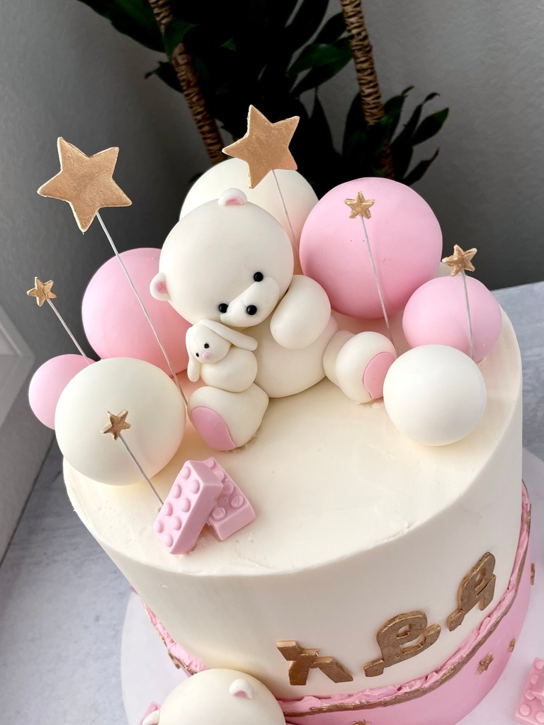 cvapodaca's tweet photo. Close up of Aida's cozy teddy, pink legos, and heart &amp; star themed birthday!🧸💕 Fun fact, the symbols on her cake resemble her name in her Nigerian culture. In love with this party theme by @lizatesfaye #teddycake #firstbirthday #pinkandwhitecake #pinkcake https://t.co/TxcClL3tsx