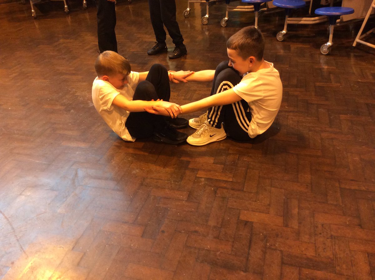 Vernon56KS2's tweet photo. Year 6are practising their balancing and linking movements together to form a sequence in PE this afternoon. #VPPPE https://t.co/uTjEvkRSIT