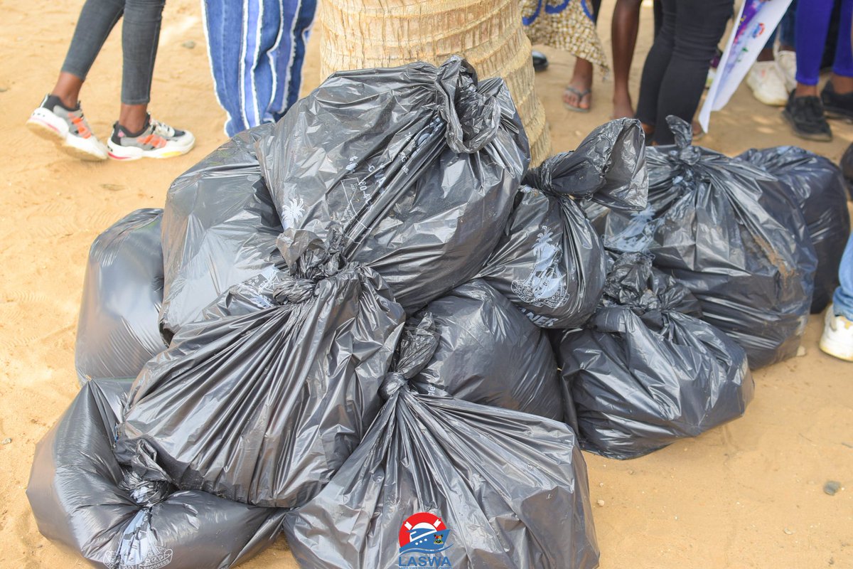 TalktoLaswa's tweet photo. passengers and the general public on waterways pollution and the need to properly dispose their waste in other to protect our waterways and the environment.
#waterwayscleanupcampaign
#keepourwatersclean
#waterwayscleanup https://t.co/WftXbdlPiH