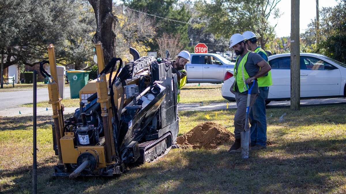 liveoakfiber's tweet photo. We are so thankful to all of the crews that are helping us bring faster internet to the Emerald Coast! If you see them, say hello and a quick thank you!
#BetterInternetNow #LiveOakFiber #ThankfulThursday #FeeltheFlow https://t.co/fsKsn7hhj5