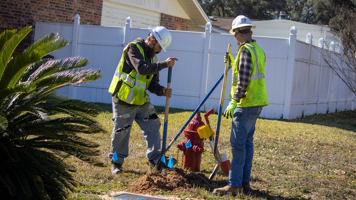 liveoakfiber's tweet photo. We are so thankful to all of the crews that are helping us bring faster internet to the Emerald Coast! If you see them, say hello and a quick thank you!
#BetterInternetNow #LiveOakFiber #ThankfulThursday #FeeltheFlow https://t.co/fsKsn7hhj5