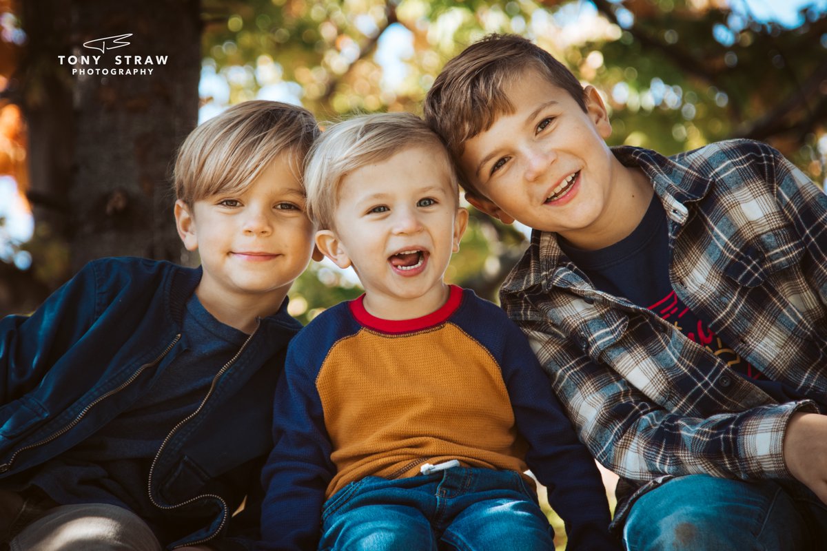 fan_of_leisure's tweet photo. 👨👩👧👧#PHOTOOFTHEDAY2023 #PhotoOfTheDay #TonyStrawPhotography #twitter #canon #photoartist #art #portrait #portraitphotography #Family #FamilyPhotos #FamilyPhotoSession @Artsy @Canon @fstoppers @lightstalking @visitindiana @Jbergmt @AmyBergalicious https://t.co/gJewu3Jb4j
