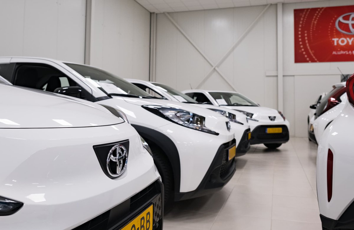 Een veilige start van 2023 voor de medewerkers van Kredietbank Nederland. Friesland Lease heeft samen met Toyota Nederland 45 Toyota Aygo’s afgeleverd aan de medewerkers van Kredietbank Nederland. De nieuwe Aygo is nog veiliger dan de vorige Aygo. 

ow.ly/tuZk50MoPrp