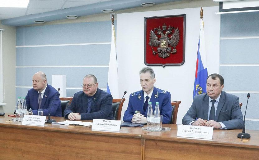 Вадим Супиков принял участие в торжественном совещании в прокуратуре Пензенской области

Губернатор Олег Мельниченко и председатель Законодательного Собрания Пензенской области Вадим Супиков поздравили работников прокуратуры с профессиональным праздником.

t.me/zspo58