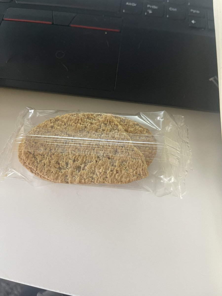 LizzieeButcher's tweet photo. Did someone get hungry in the factory? 🤷‍♀️🤷🏼‍♂️ there isn’t a sign of the other bit in the packet @BelvitaUK https://t.co/lBmsSwnoUq
