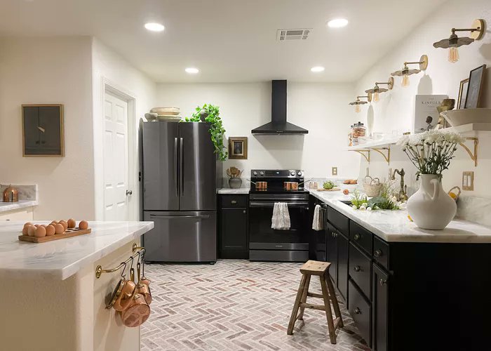 SBPSLLC's tweet image. Find inspiration for your next #kitchen #renovation by looking through this article.  cpix.me/a/161532581