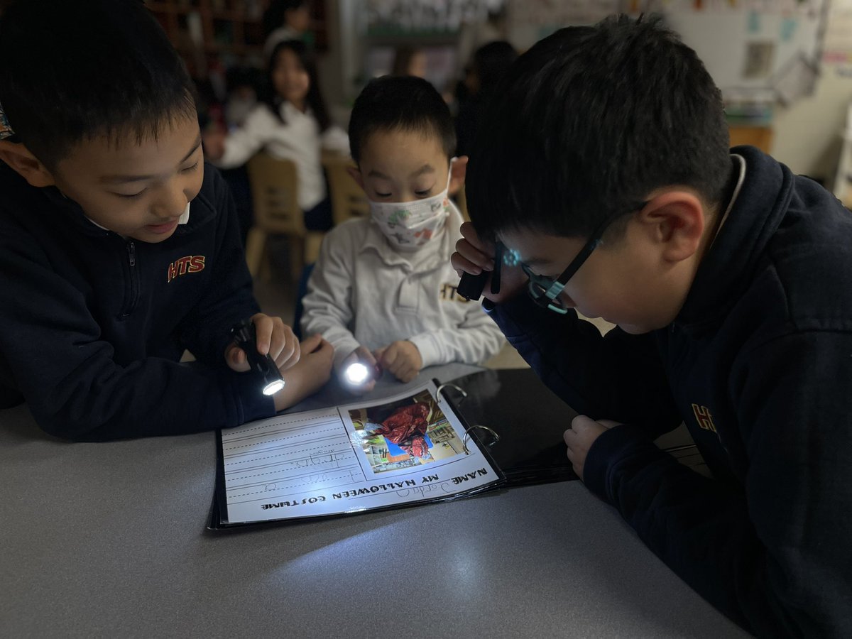 HTS_Kindies's tweet photo. We love our #readingbuddies! ❤️📚#ReadingThursday #BetterTogether @ConnieRanieri @HTSRichmondHill https://t.co/4ZiYtAWCeF
