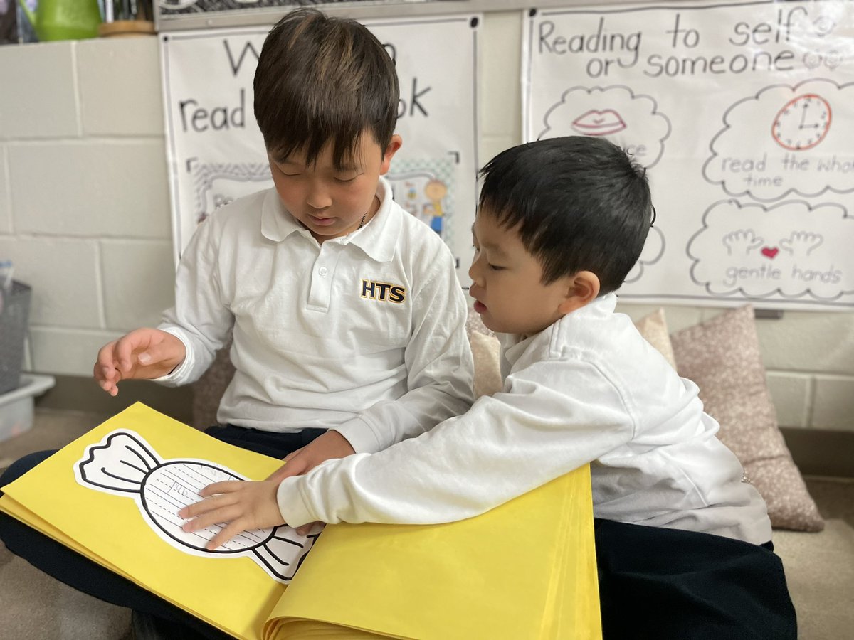 HTS_Kindies's tweet photo. We love our #readingbuddies! ❤️📚#ReadingThursday #BetterTogether @ConnieRanieri @HTSRichmondHill https://t.co/4ZiYtAWCeF