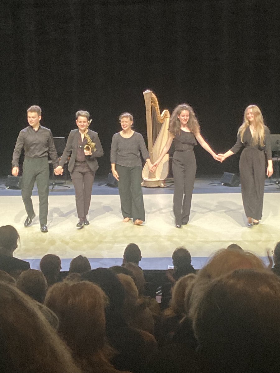 baguenaudes's tweet photo. Il faut aller voir Giselle... jusqu'au 24 janvier @ThdelaBastille ! Samantha van Wissen y est époustouflante. Elle est Giselle bien sûr mais aussi Myrtha, Albrecht ou toutes les wilis. Une très bel hommage de François Gremaud à la danse, un délicieux moment de théâtre. https://t.co/RSwurzs7iI