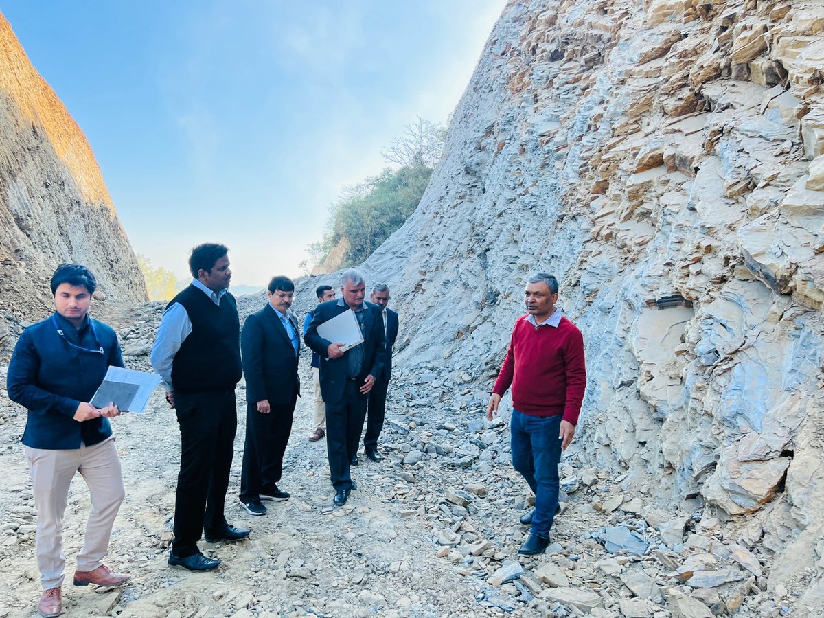 nhidcl's tweet photo. MD, NHIDCL, during field visit to Mizoram on 12th Jan '22, inspected and reviewed Aizawl-Tuipang and Lunglei-Tlabung Road Projects. #BuildingTheNation #pragatikahighway https://t.co/oQGWue15O1