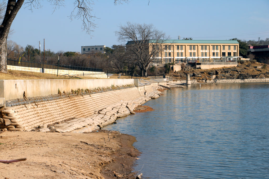 Daily_Trib's tweet image. LCRA will begin refilling #LakeMarbleFalls on Monday, Jan. 16. The lake should be back to its original level by Thursday, Jan. 19. #MarbleFalls ow.ly/N2fH50Mobmt