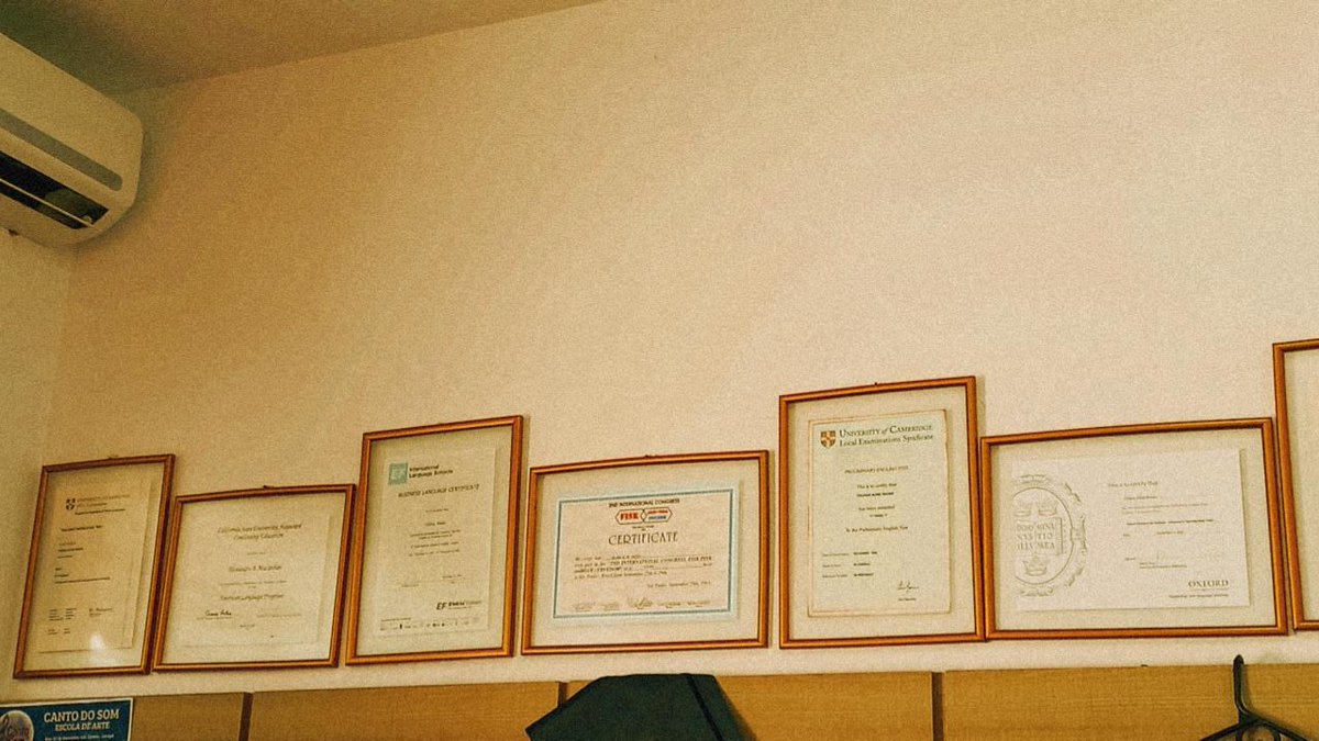 aghstudys's tweet image. pov: vc é secretaria em uma escola de idiomas