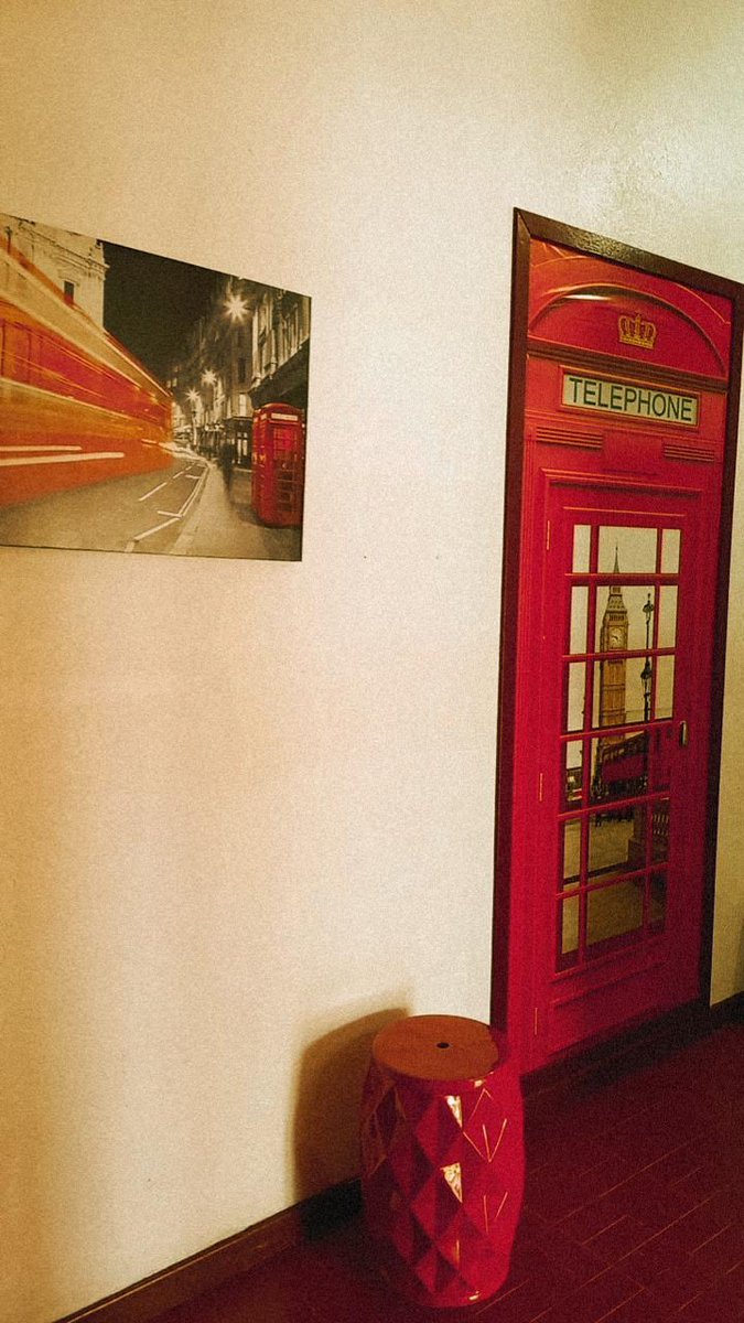 aghstudys's tweet image. pov: vc é secretaria em uma escola de idiomas