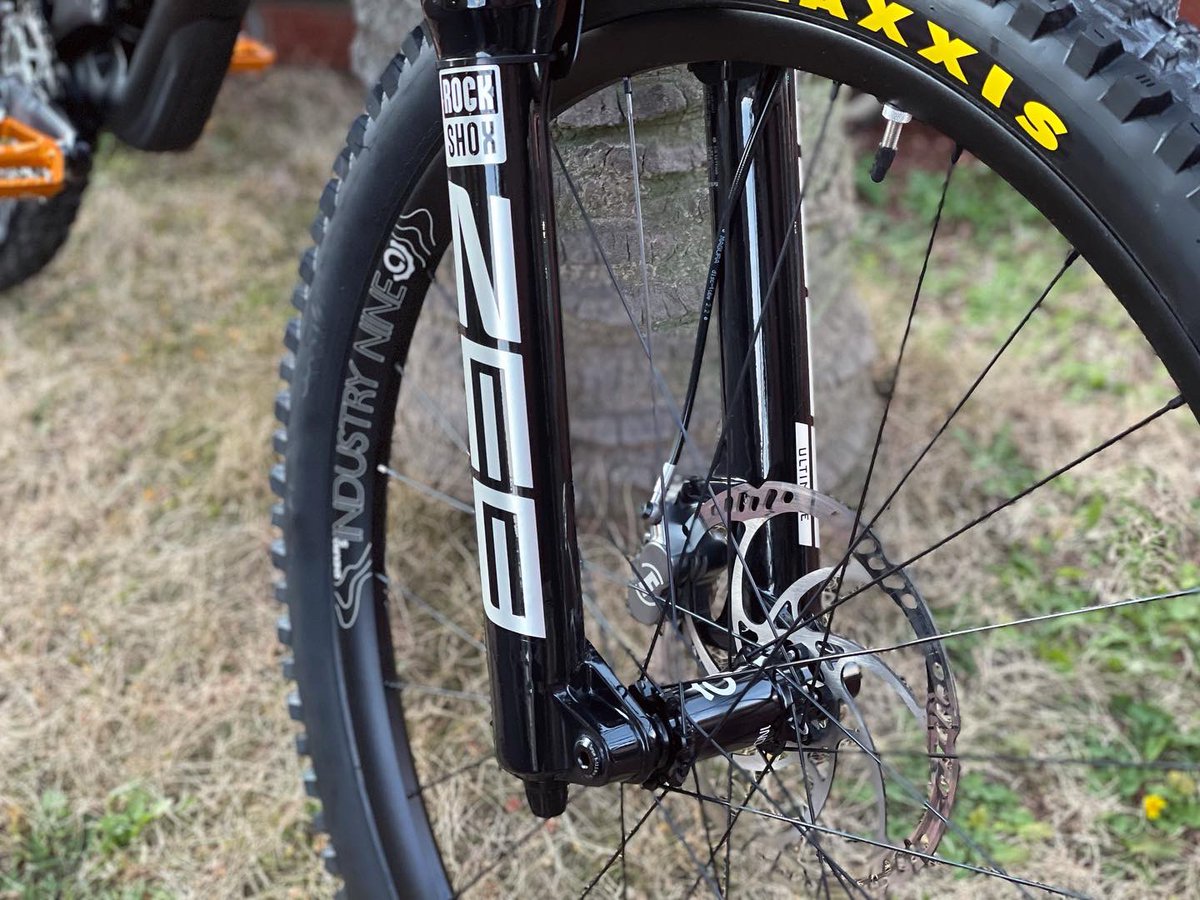 astbikes's tweet photo. #EVILwreckoning ブレーキには信頼の #MaguraMT7 ステム&ペダルは #Burgtec のオレンジを採用🌅思いのままに反応する高剛性フルサスの走破性の高さと高速クルーズをお楽しみ下さいませ⚡️⚡️
#マウンテンバイク #トレイルライド #astbikes #astforest #埼玉 #和光 #秩父 #所沢 #さいたま #練馬 #板橋 https://t.co/EnJdBTEolw