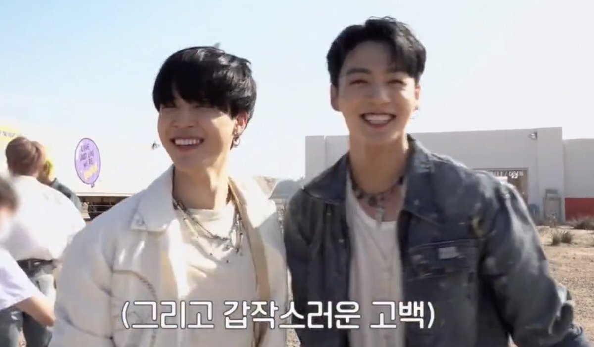 jikookheart's tweet photo. jimin saying ‘jungkook-ah i love you’ and hugging jungkook twice 🥺 THEIR SMILES 🥺 https://t.co/bbBMp0YMSx