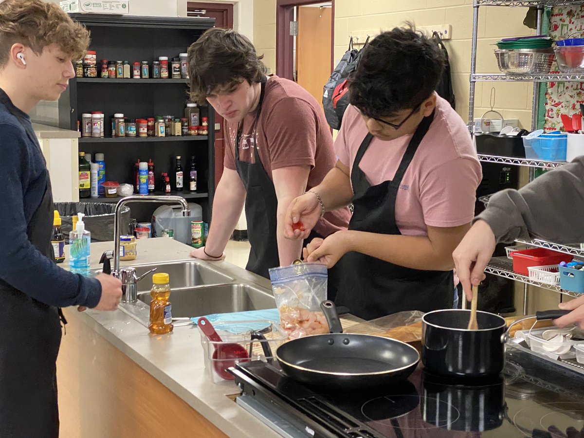 MWHS_Culinary's tweet image. Traditional banh mi sandwiches are on the menu today. These kids are phenomenal in the kitchen. I’m so proud of their willingness to try new things! #PrettyCool #westnation #cte