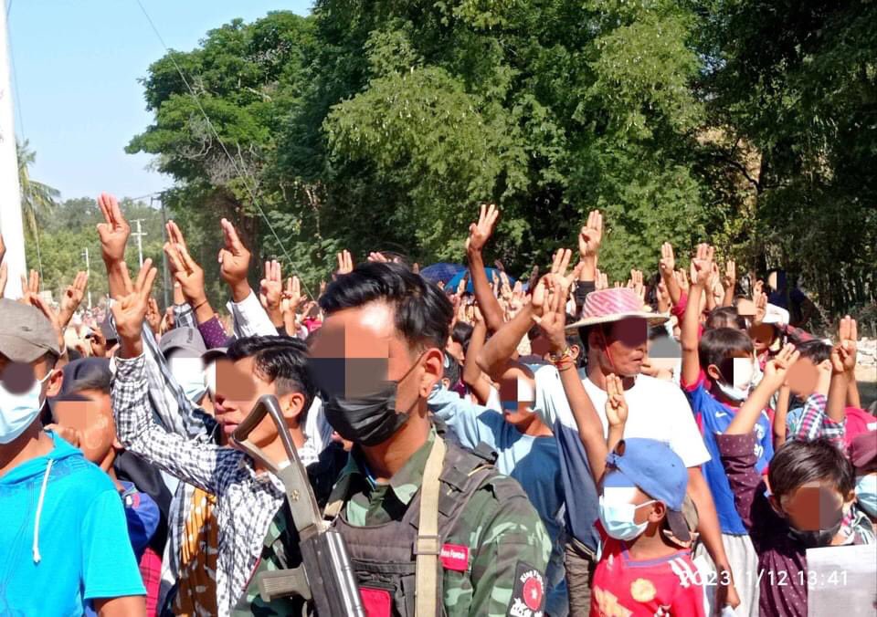 ဗကသရဲဘော်များနှင့် မဟာမိတ်အဖွဲ့အစည်းများ ပူးပေါင်း၍ မြိုင်မြို့နယ်တွင် စစ်အာဏာရှင်စနစ် ဆန့်ကျင်ရေးလှုပ်ရှားမှု ပြုလုပ်

၂၀၂၃ ဇန်နဝါရီ ၁၂၊ ဗကသ

Read More - abfsu.info/2023/01/blog-p…

သတင်းနှင့်ပြန်ကြားရေးဗျူရို
ဗကသများအဖွဲ့ချုပ်
#abfsu #ဗကသ #whathappeninginmyanmar