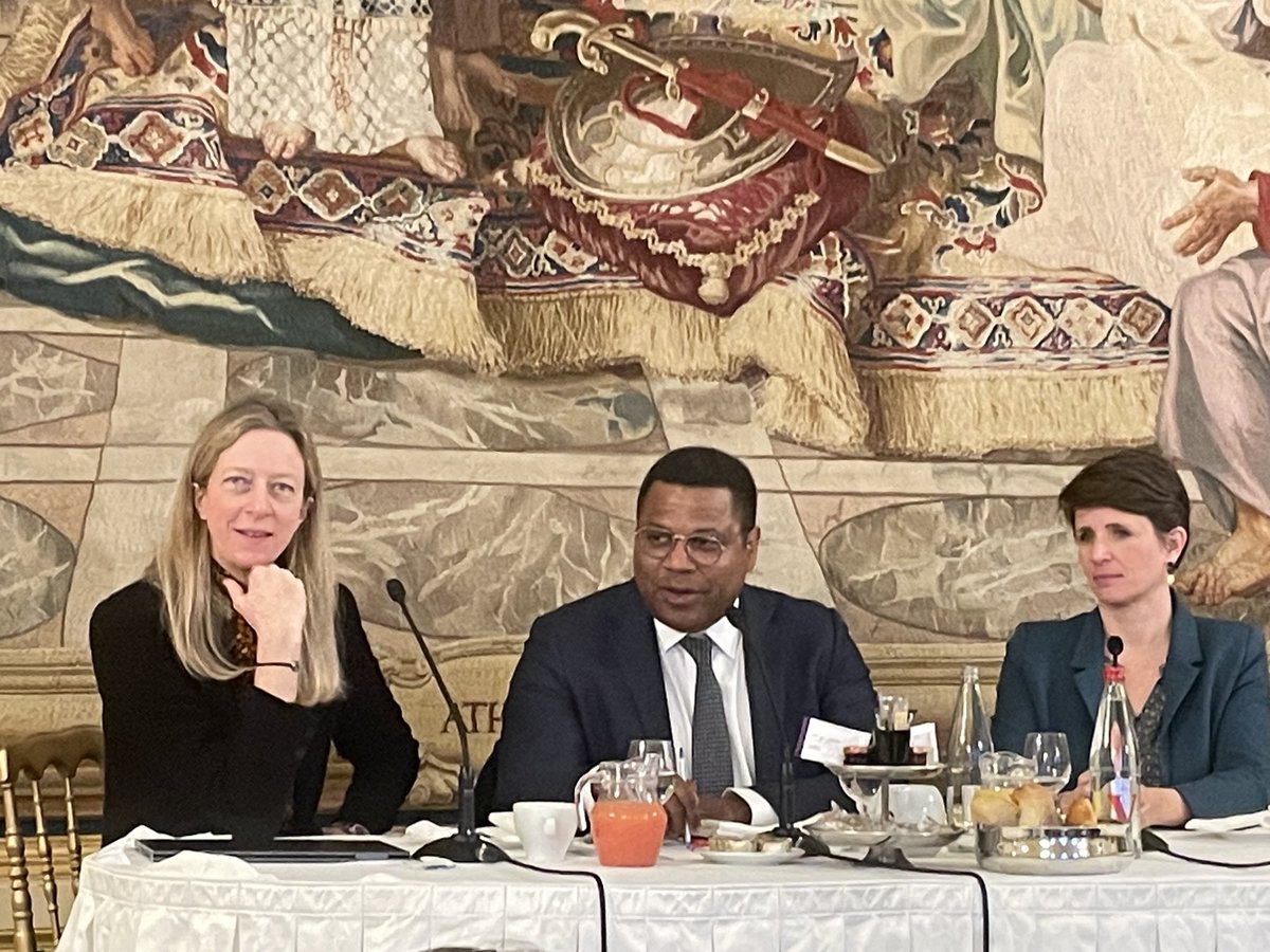 Mégard Laurence tweet media