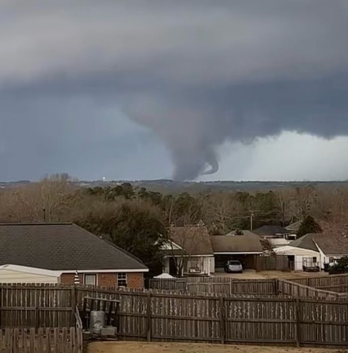 The strong tornado as it moved across northwest Elmore County. Wow. #ALwx