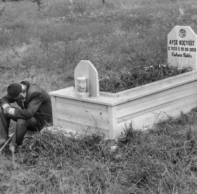 ''Önce hayaller ölür, sonra insanlar.''

William Shakespeare