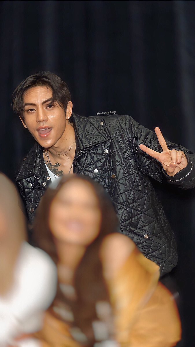 christiansgallery tweet media