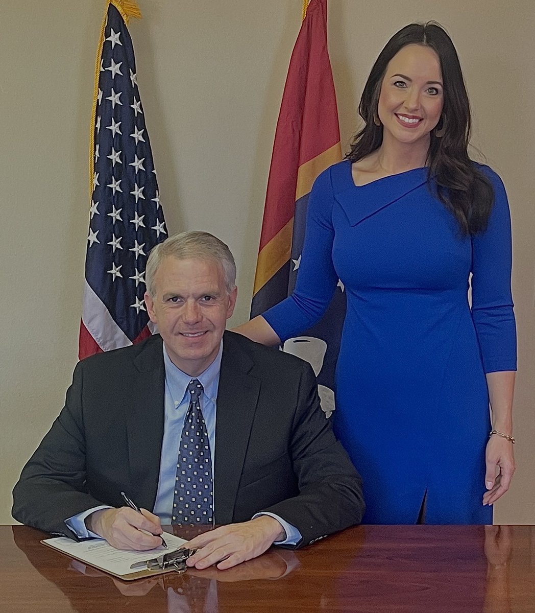 BrandonPresley's tweet photo. I am officially in the race! We deserve a Governor who understands the struggles of working families, small businesses and all of our communities. We deserve a Governor who will extend healthcare to working people and save our hospitals. Join us at https://t.co/MDhfluxUXu https://t.co/85TFGHnvwI