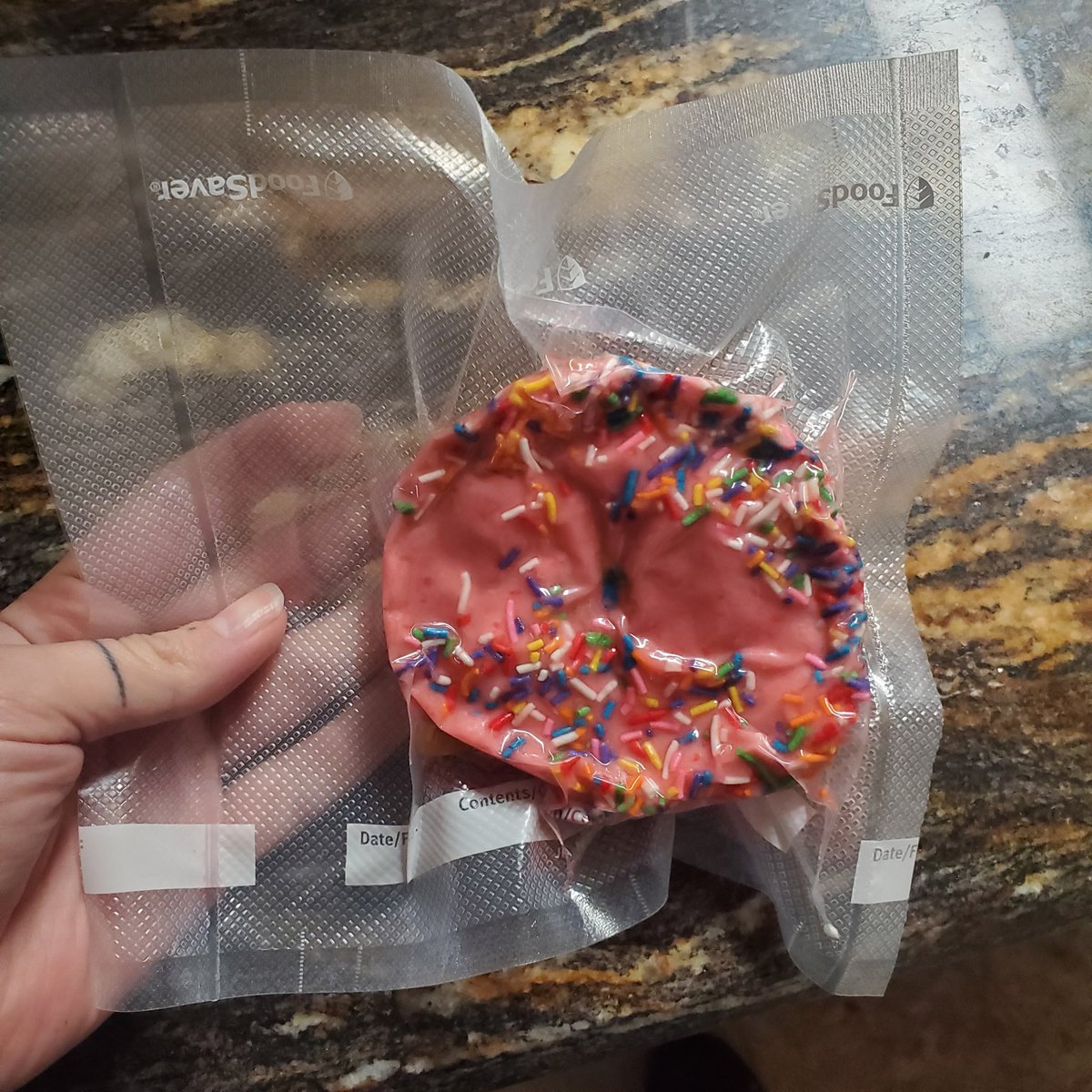 FenOutOfTen's tweet photo. His mom was trying to preserve the sweets in the house

"I forgot donuts were made of air,,," https://t.co/qaFgXzuUIj