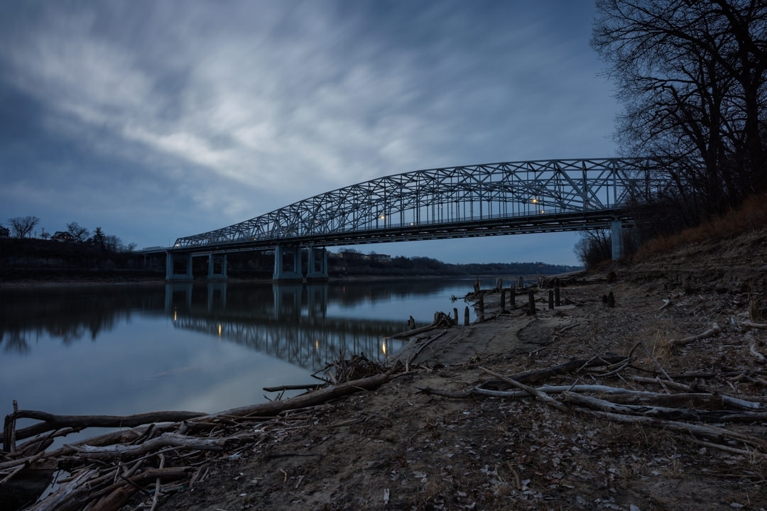 notleyhawkins's tweet photo. The Missouri River Bridge in Jefferson City, Missouri by Notley Hawkins. #missouri #missouririver #jeffersoncity #river #longexposure #bluehour #evening #dusk #winter #bridge #steelbridge #trussbridge #neutraldensity #NDfilter #haida #haidafilter #6stop #notleyhawkins https://t.co/G0nFi17fWX